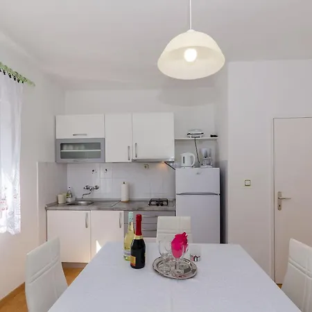 Apartment Jakov *