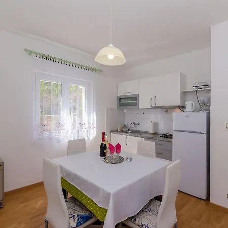 Apartment Jakov *