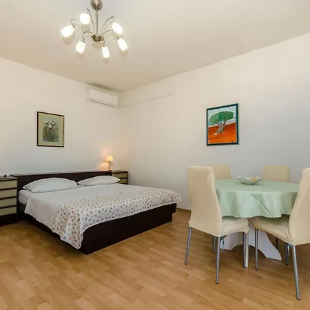 Jakov Apartment *