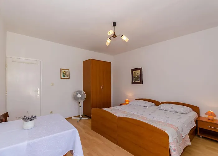 Jakov Apartment Jelsa (Hvar)