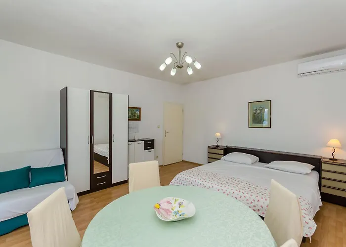 Apartment Jakov *