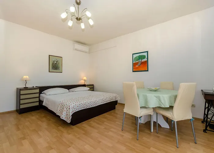 Jakov Apartamento *